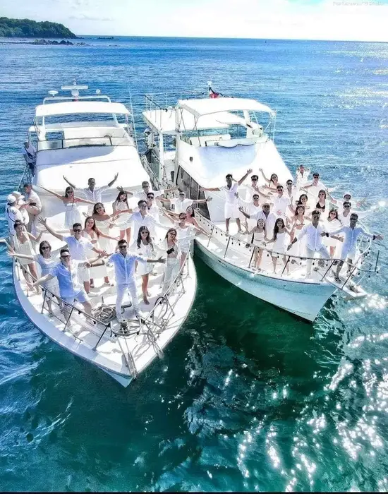 Group yacht boat picture